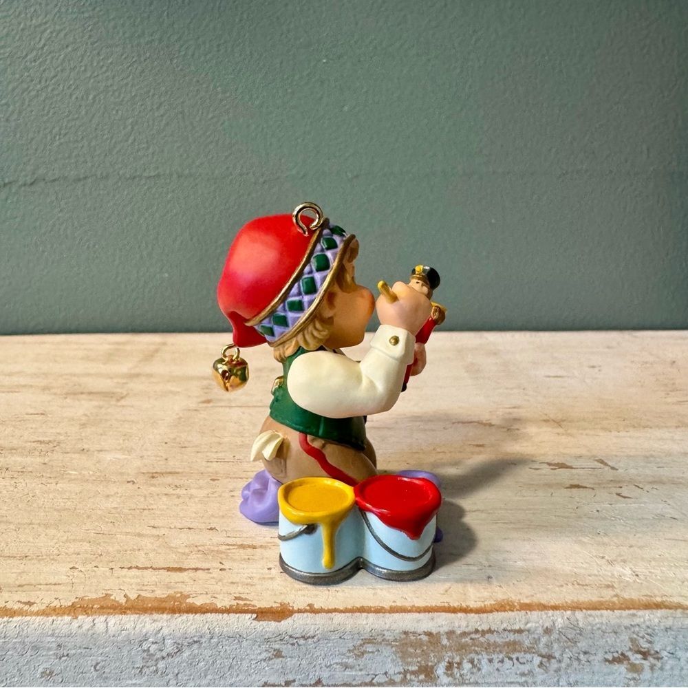 1999 Hallmark Arctic Artist Santas Elf Vintage Christmas Keepsake Ornament | 90s - Picture 5 of 7